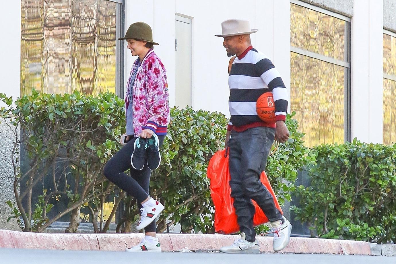 //jamie foxx katie holmes play basketball valentines day