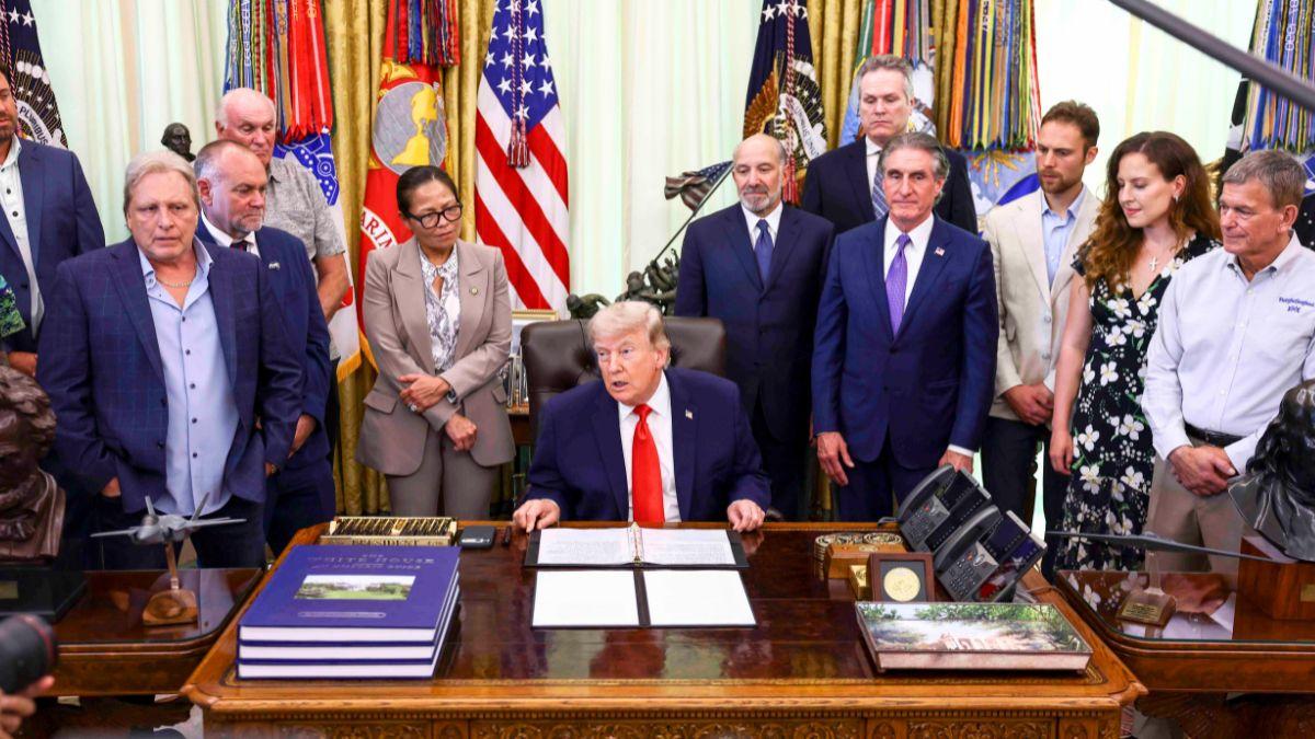 Donald Trump was accused of falling asleep during an Oval Office meeting.