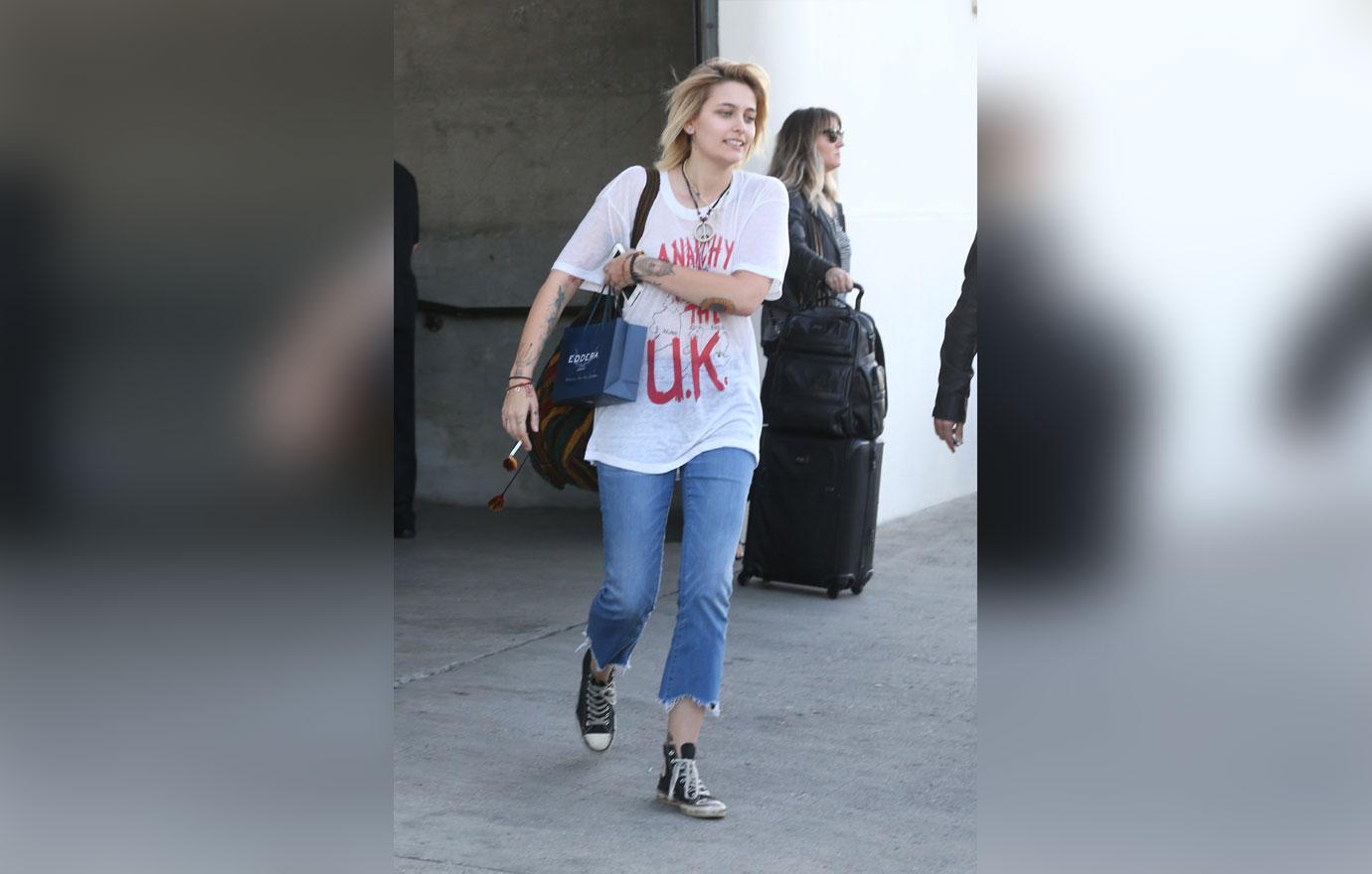 paris-jackson-kissing-mystery-man-new-manager