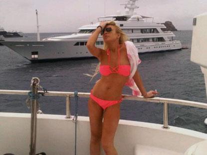 //lindsay lohan twitter bikini