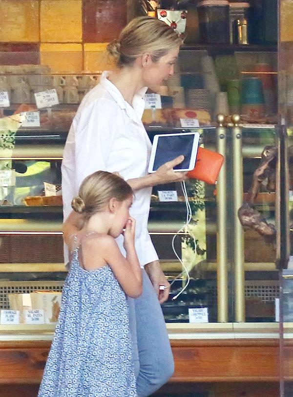 Kelly Rutherford Reunited With Children In France