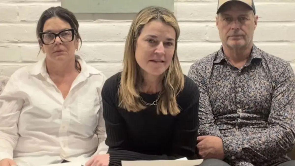 Camron Guthrie is Savannah's older brother.