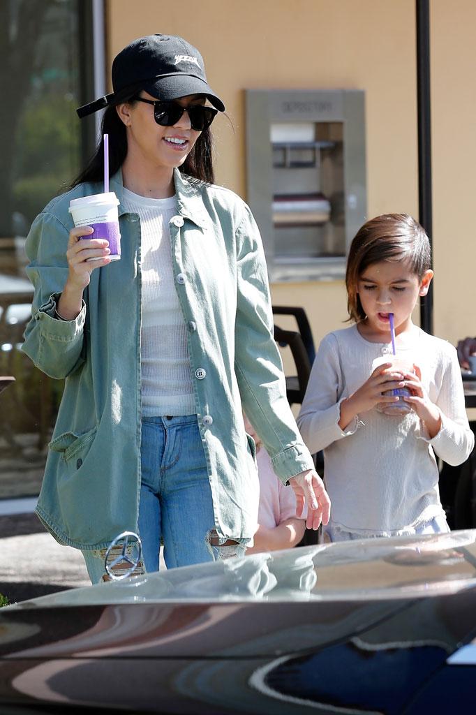 Kourtney Kardashian Scott Disick Reunite Mexico Drinking Girls