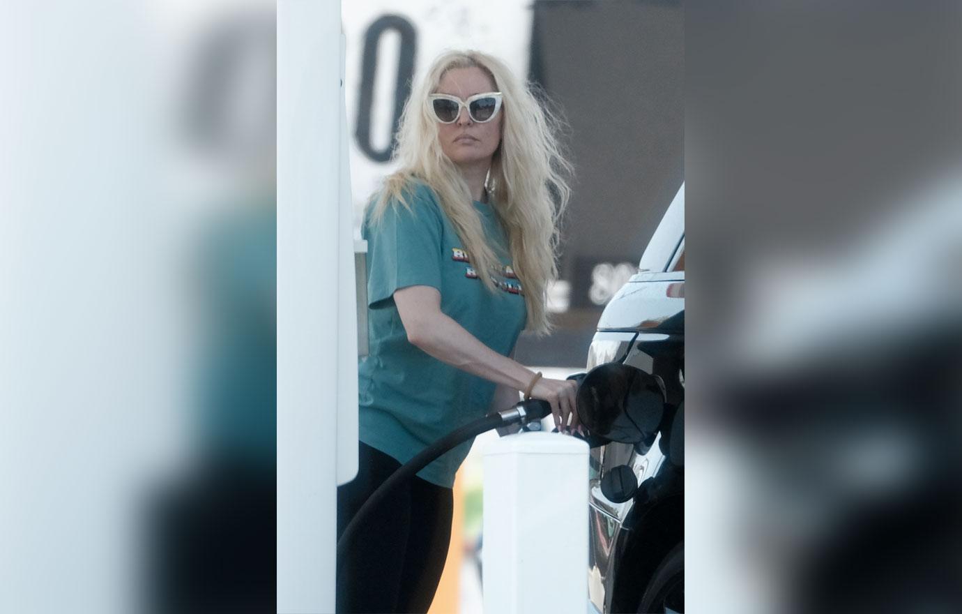 erika jayne spotted driving expensive range rover attempts work out dollar million settlement