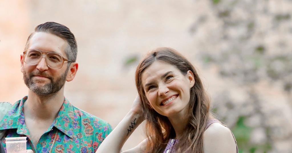 Amanda Knox Gets Married In Space Themed Wedding