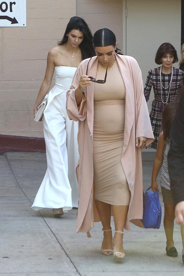 kim kardashian pregnant bump changing