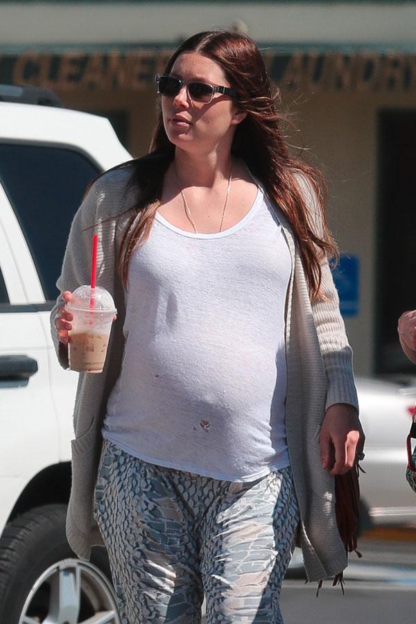 Jessica Biel Pregnant Beach Walk