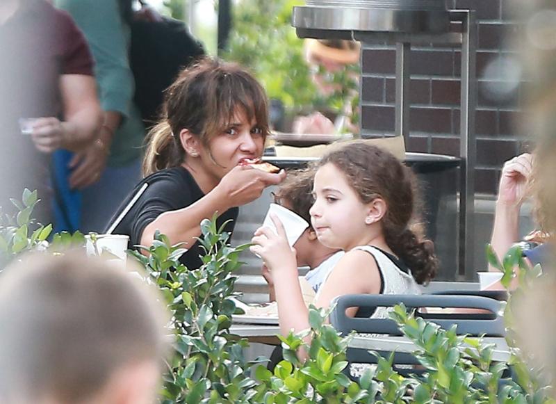 Halle Berry No Makeup Pizza