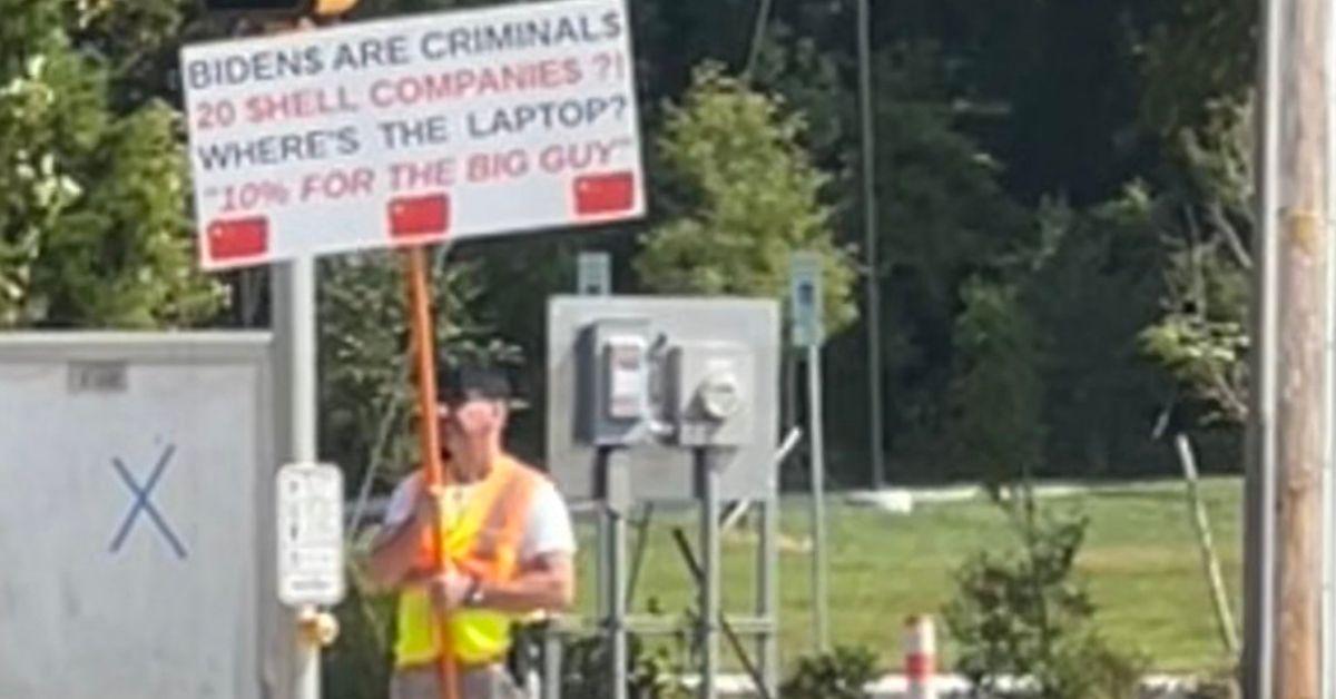 armed protestor outside joe biden delaware home motorcade passed by jpg