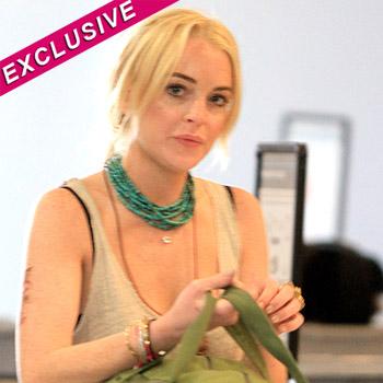 //lindsay lohan lawsuit paparazzo foot