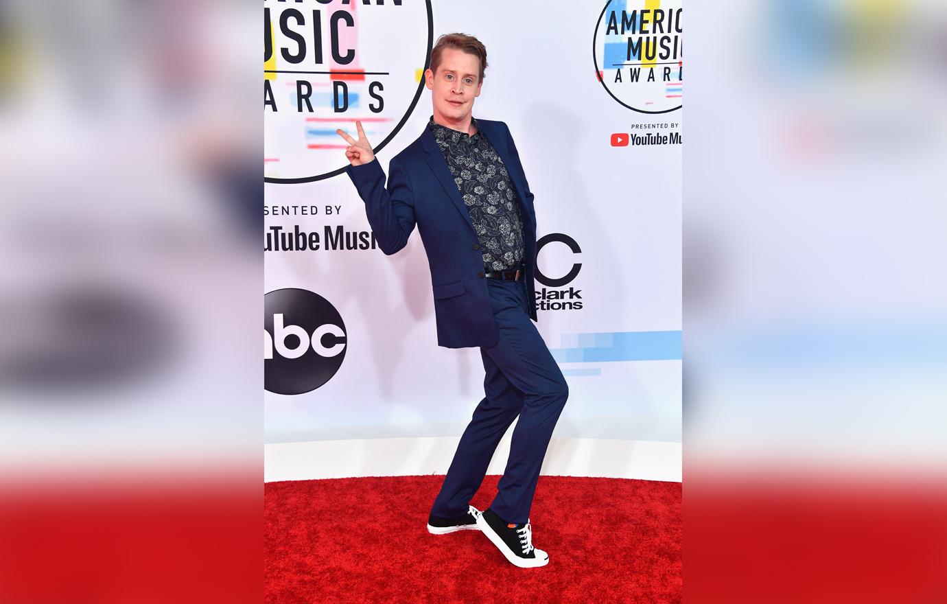 American Music Awards Red Carpet Celebrity Arrivals