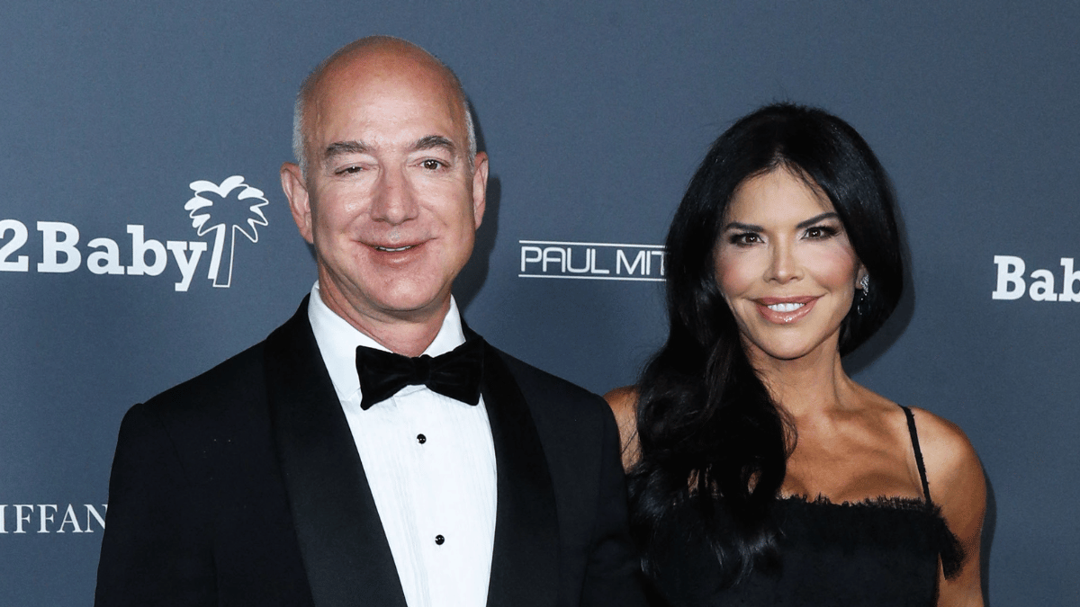 Photo of Jeff Bezos and Lauren Sànchez