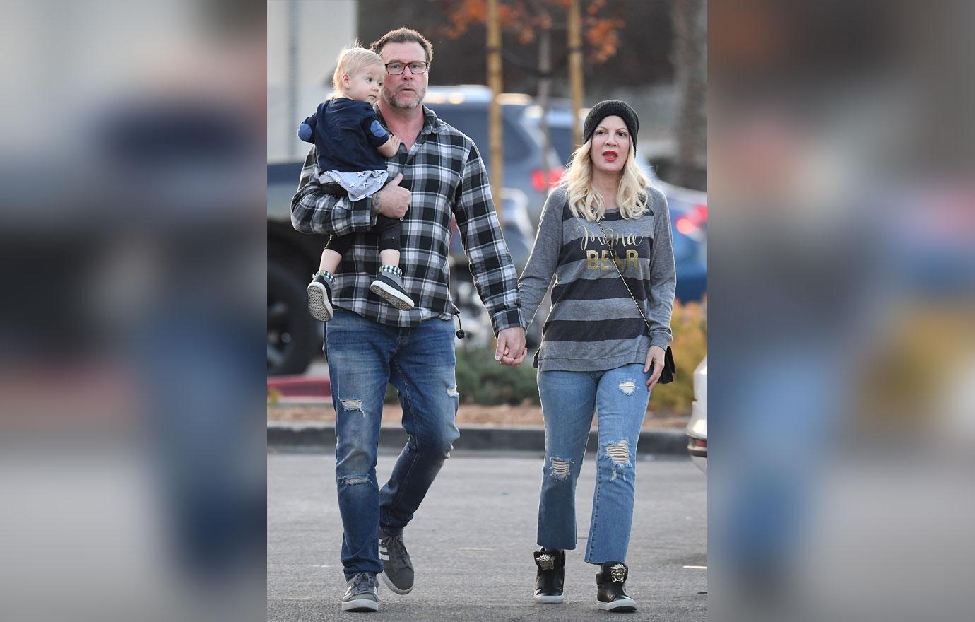 Tori Spelling And Dean McDermott Hold Hands While Christmas Shopping