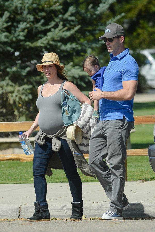 Jennifer Love Hewitt Pregnant Tank Top