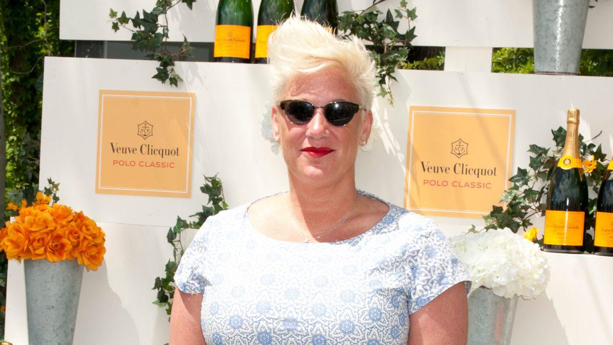 Photo of Anne Burrell 
