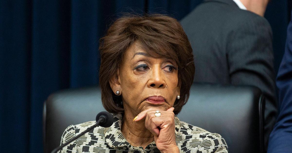 Representative Maxine Waters Ditches Mask On Cross-Country United ...