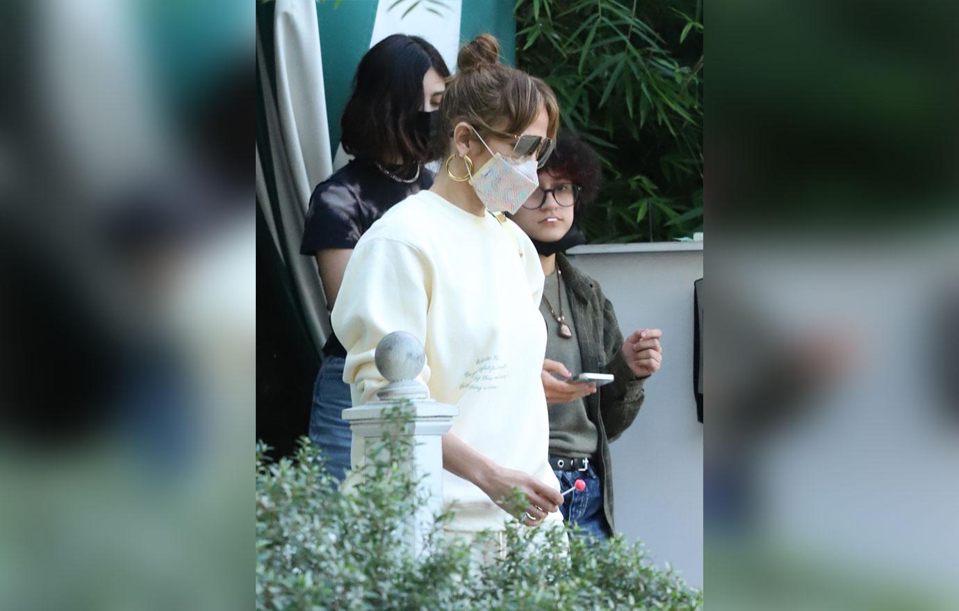 jennifer lopez ditches ben affleck lunch with daughter emma howard stern jennifer garner