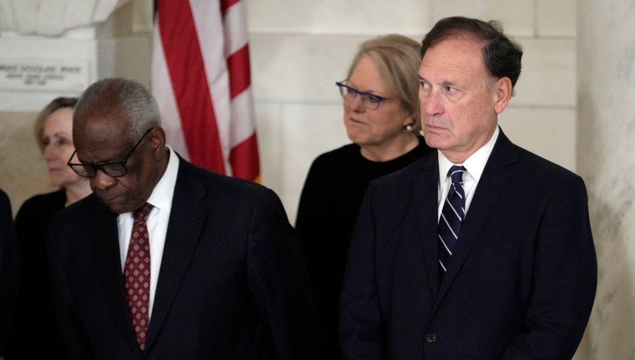 Picture of Samuel Alito and Clarence Thomas