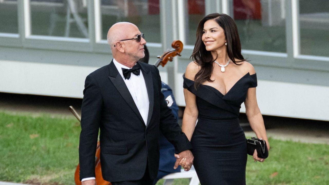 A photo of Jeff Bezos and Lauren Sánchez 