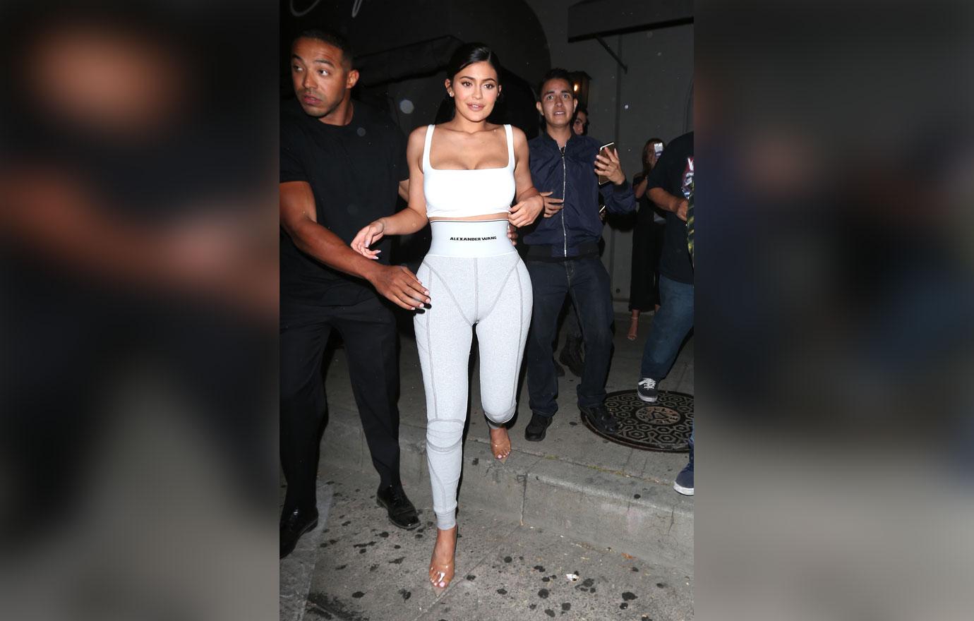 Kylie Jenner Goes To Dinner In Sports Bra And Leggings Pics