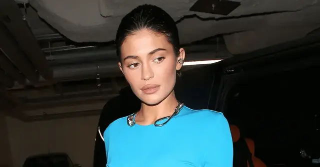 kylie jenner posts then quickly deletes support for israel