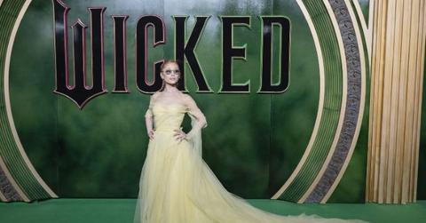 ariana grande skeletal figure