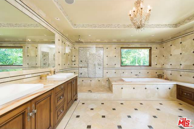 21 Photos Inside Ashley Tisdale’s Home — On Sale For 2.599 Million