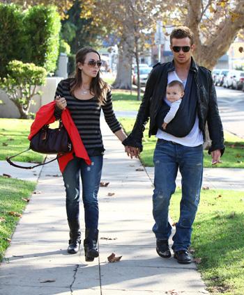 Cam Gigandet has lunch with his wife and daughter