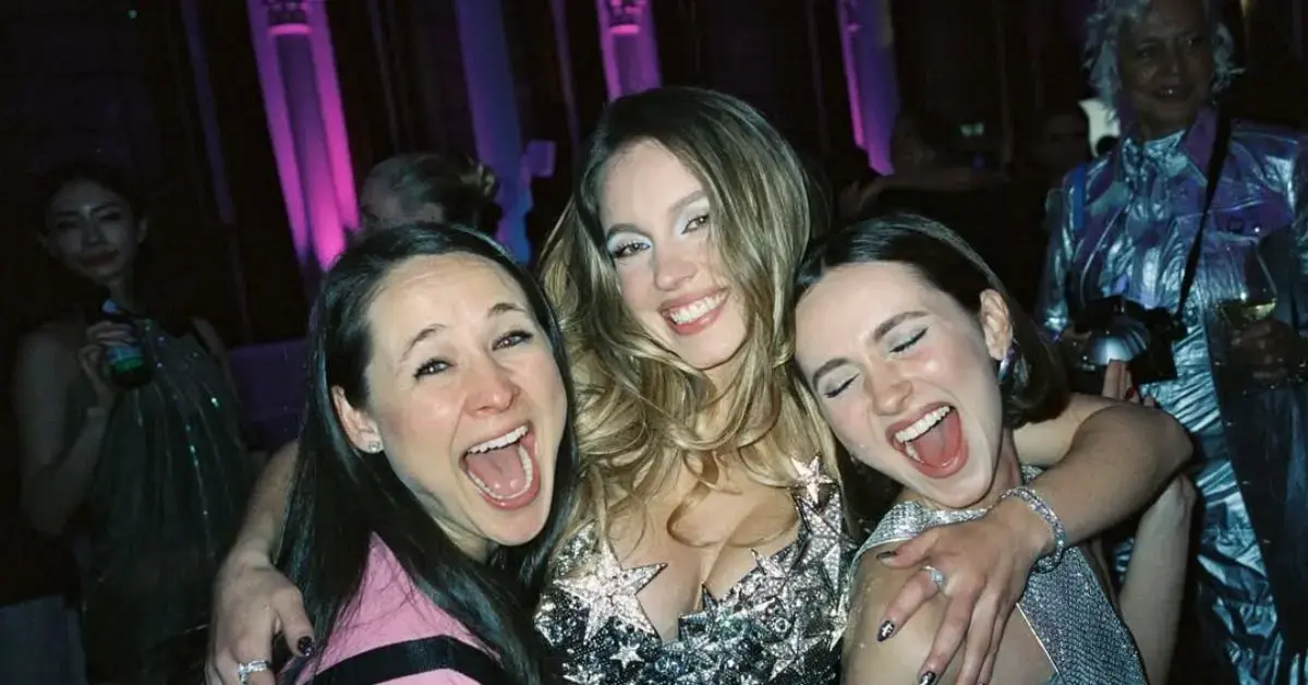 picture of Sydney Sweeney and pals