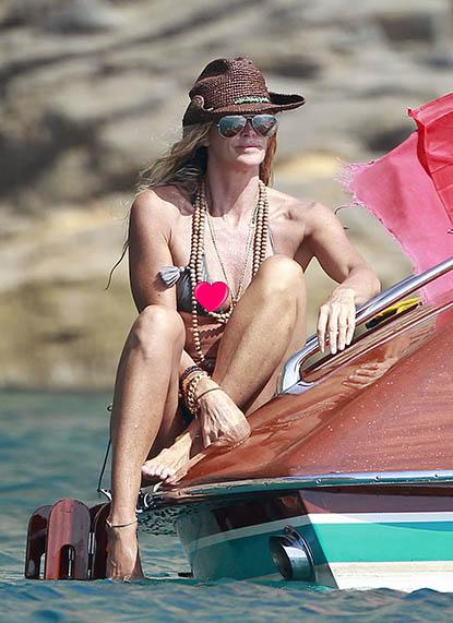 //elle macpherson year in wardrobe malfunctions