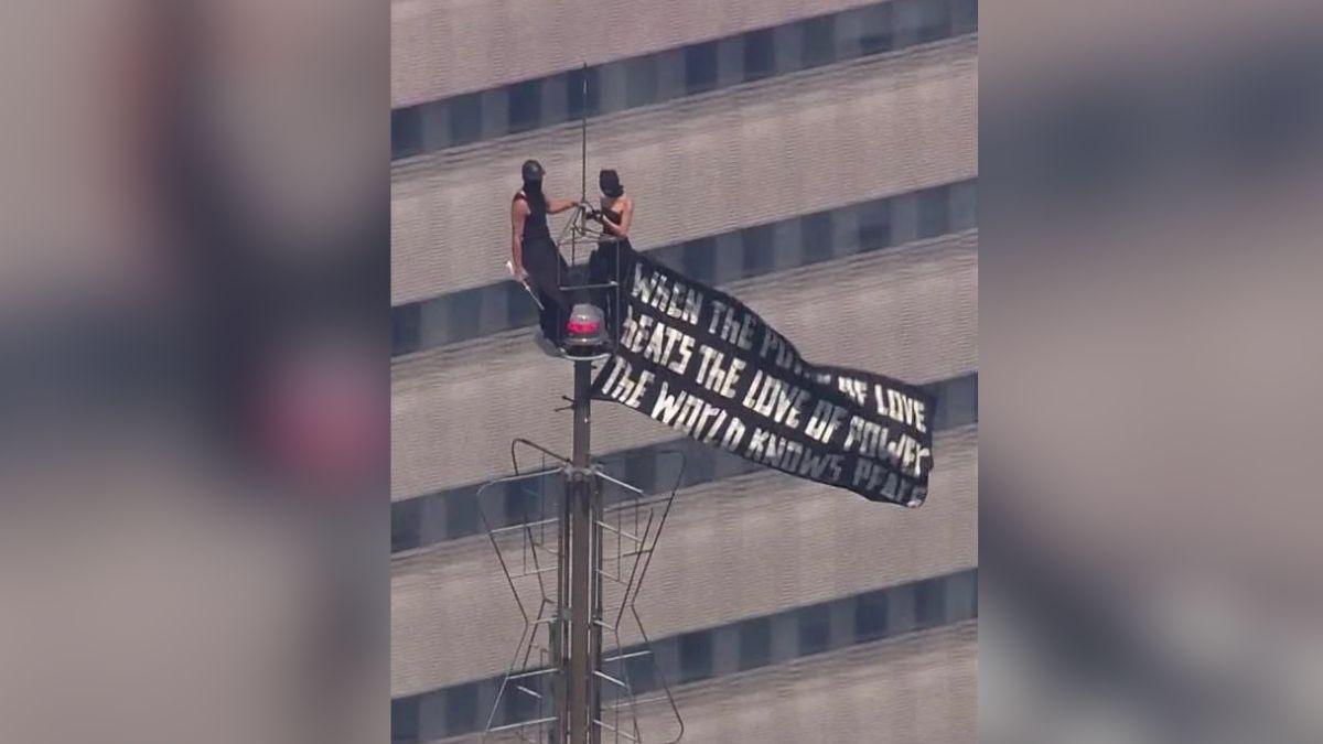 The pair initially unraveled a banner with a message about love.