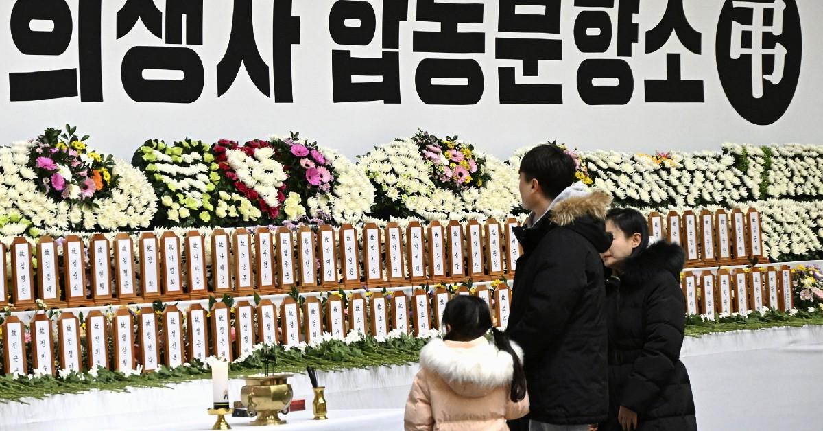 south korean jeju air crash survivor first words revealed  dead