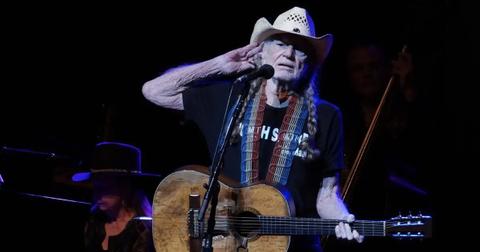 willie nelson hires nutritionist trainer healthy lifestyle