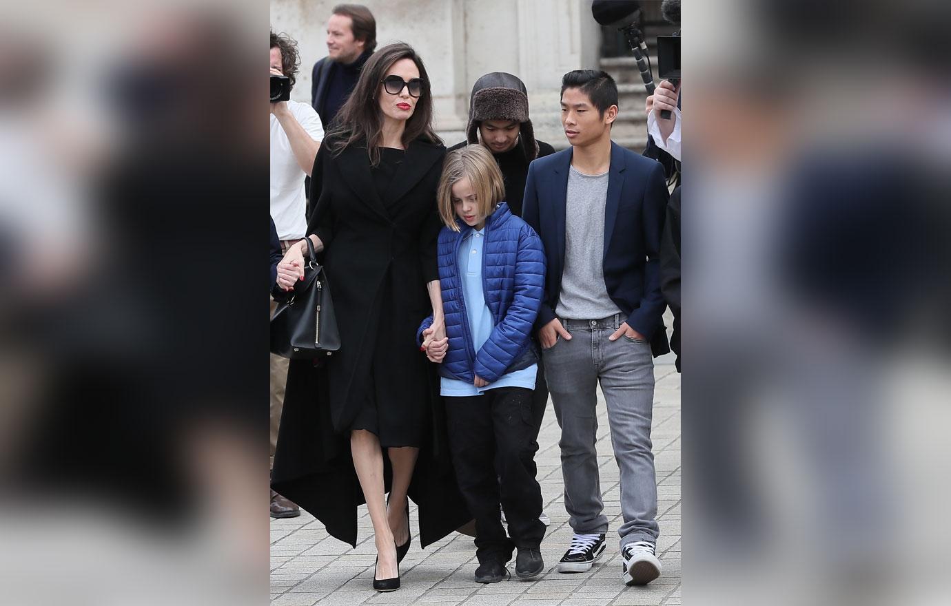 Angelina Jolie With Her Children Arrives To Diner In Paris NB   Imagelinkglobal ILG: Product: ILEA000767265｜Photos & Images & Videos｜KYODO  NEWS IMAGES INC