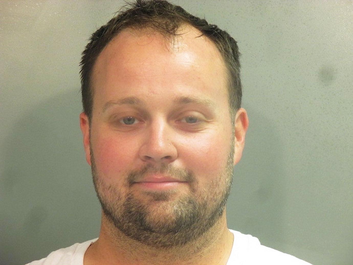 josh duggar alleged victims child porn case sealed r