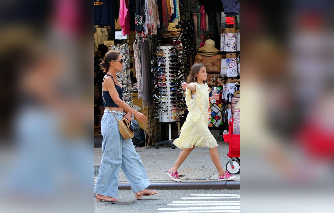 Katie Holmes Posts Photo With Her Mini-Me Suri Cruise