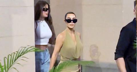 Image of Khloe and Kim Kardashian