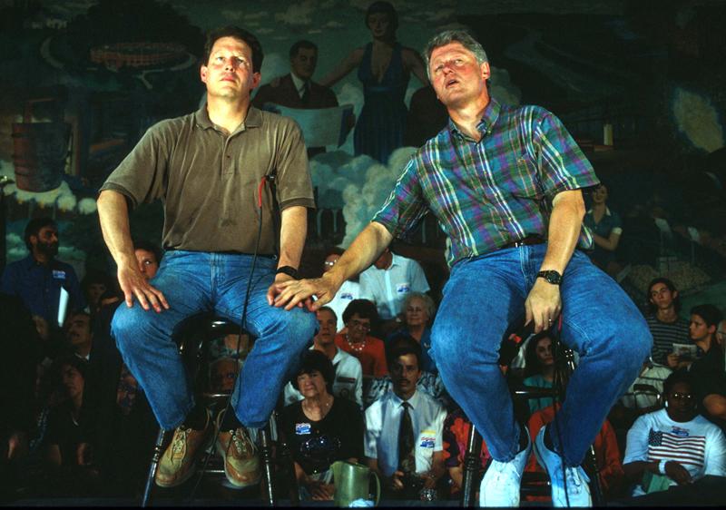 //bill clinton spreads legs manspreading habit presidential election pics