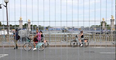 Image of barriers in Paris