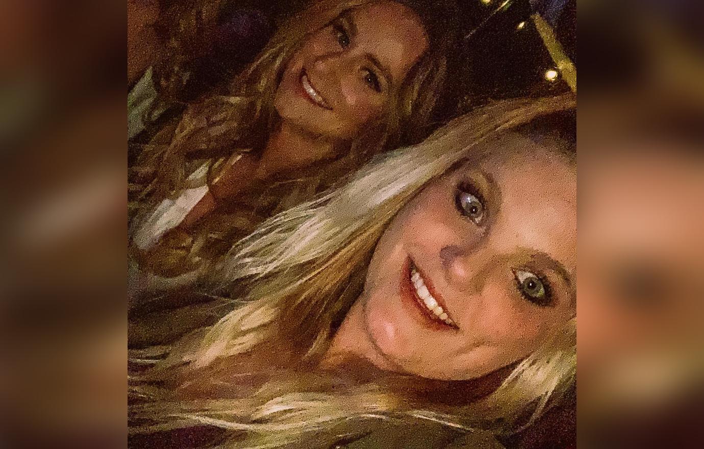 Victoria Messer Selfie With Friend