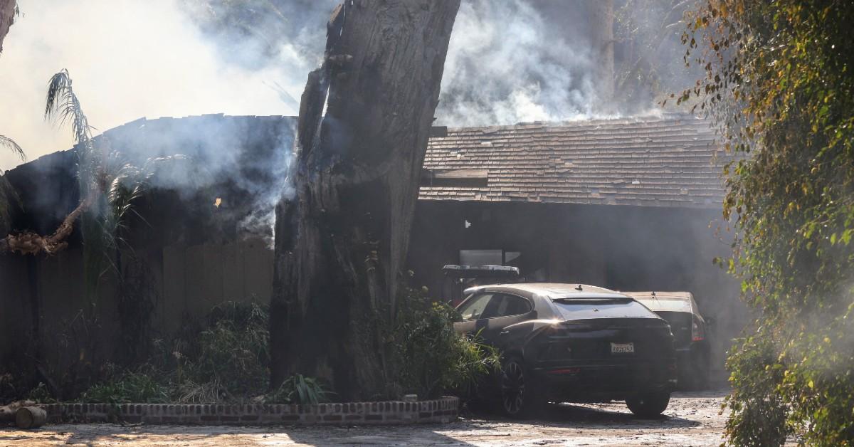 dick van dyke malibu house surrounded fire