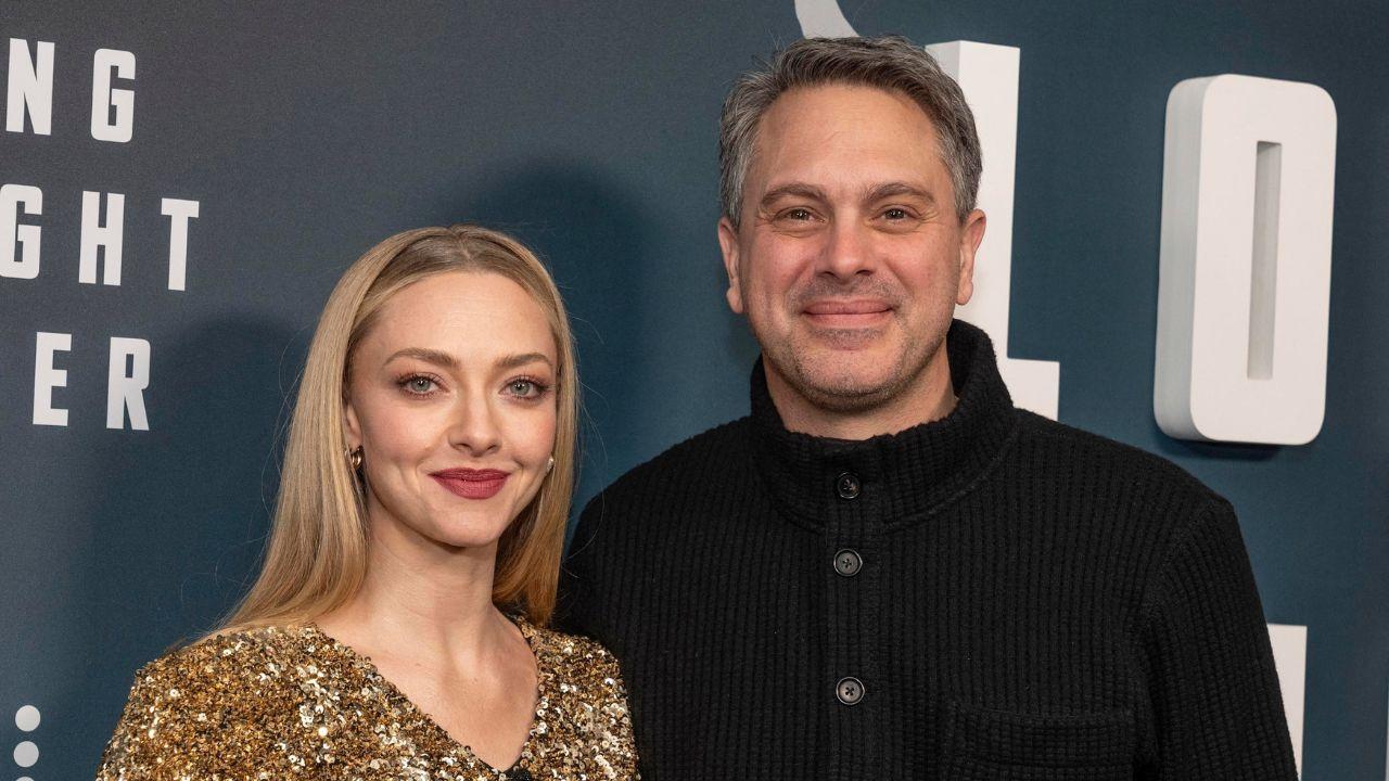 picture of Amanda Seyfried and Thomas Sadoski