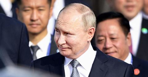 vladimir putin kremlin staffers quarantine clean zone health concerns