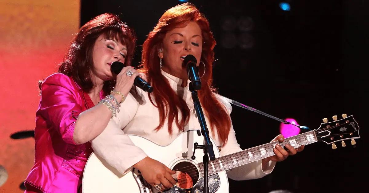 wynonna judd reflects on mother death touring healing broken heart