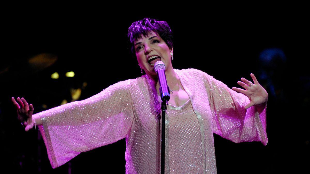 Audience members said Minnelli seemed frail while seated during a performance to 'New York, New York.'