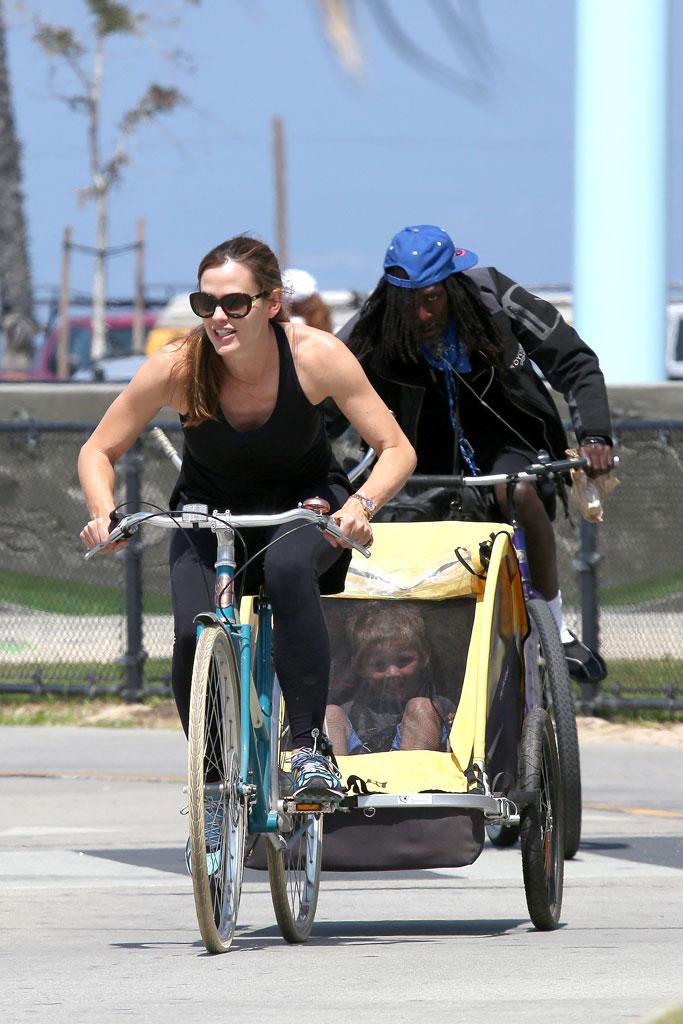 Jennifer Garner Ben Affleck Divorce Beach Kids Bike