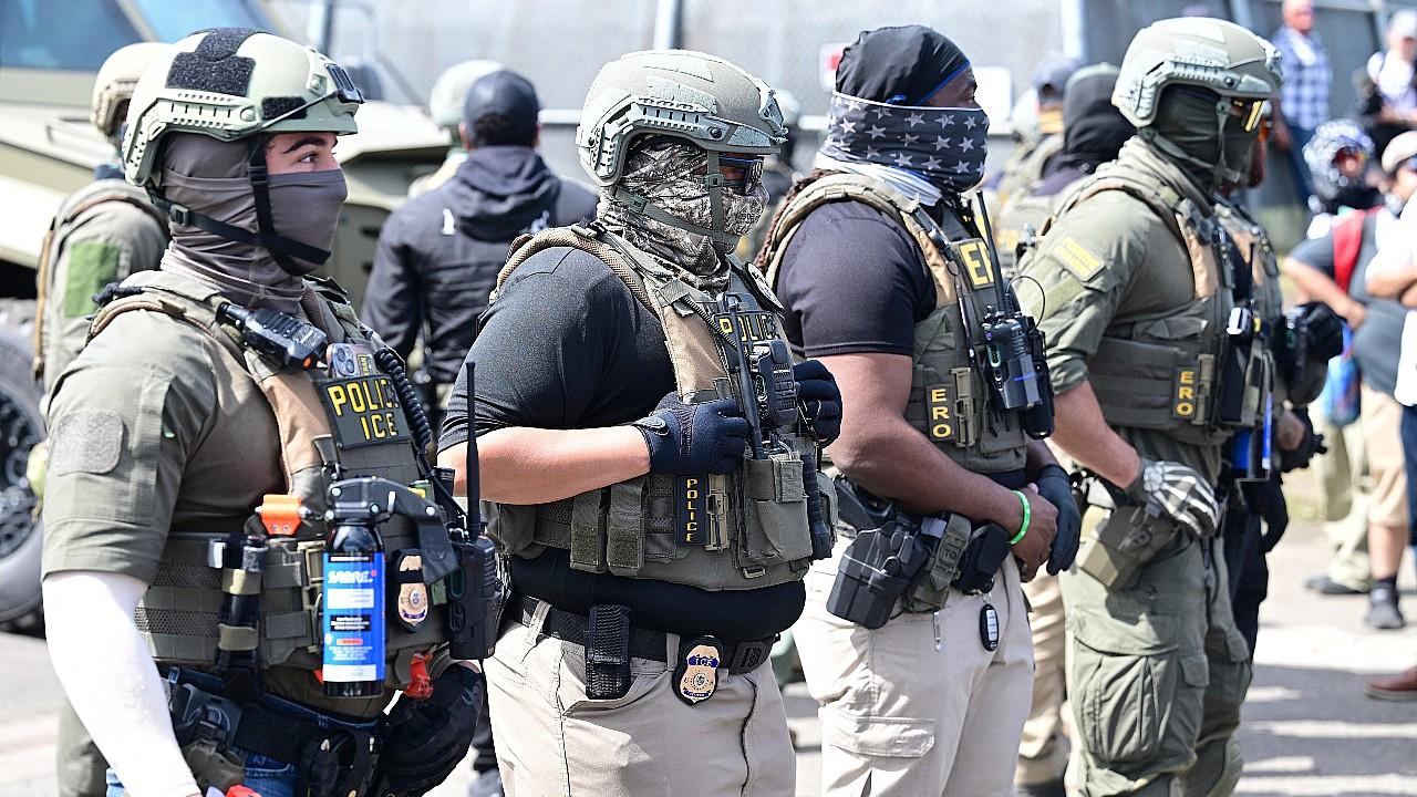 ICE agents