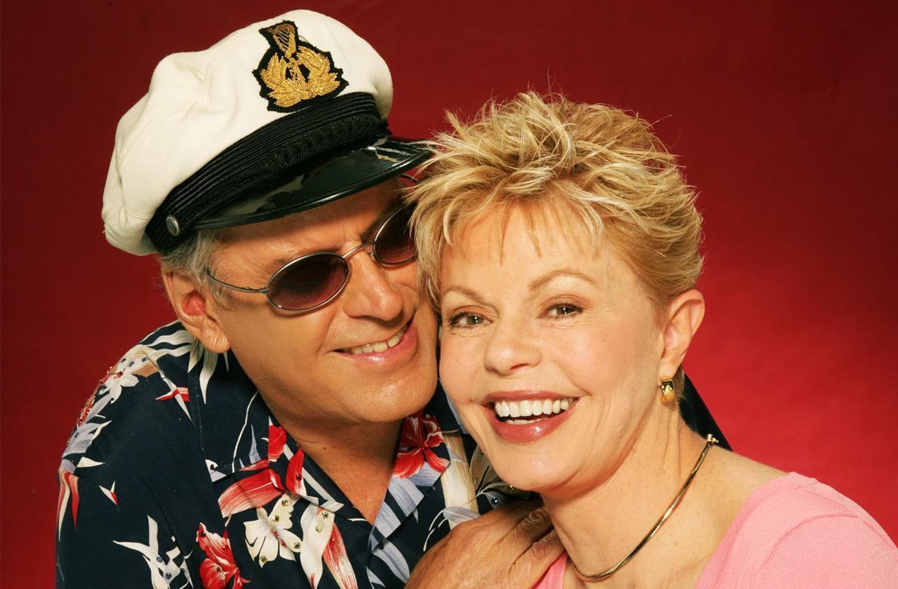 Toni Tennille Sat By Captain Daryl Dragon's Side As He Died From Renal  Failure