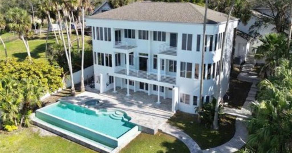 Kirstie Alley's Mansion Bought From Lisa Marie Presley On Market For 6