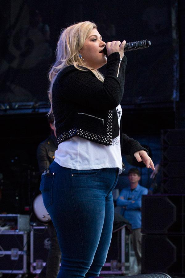 Kelly Clarkson Health In Danger From Weight